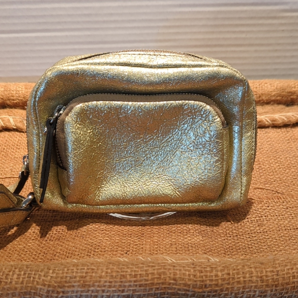 Banana Republic Leather Gold Metallic Wristlet. Mini Size. Wristlet is Removable